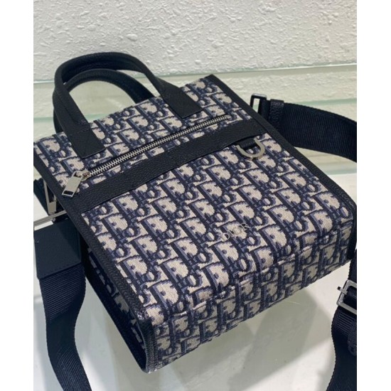 Replica Borsa da uomo Christian Dior Safari North-South Tote Blu scuro Dior Oblique jacquard Replica Borsa da uomo Christian Dior Safari North-South Tote Blu scuro Dior Oblique jacquard