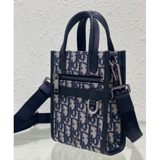 Replica Mini borsa tote Christian Dior Safari Nord-Sud Jacquard Dior Oblique blu scuro Replica Mini borsa tote Christian Dior Safari Nord-Sud Jacquard Dior Oblique blu scuro