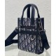 Replica Mini borsa tote Christian Dior Safari Nord-Sud Jacquard Dior Oblique blu scuro Replica Mini borsa tote Christian Dior Safari Nord-Sud Jacquard Dior Oblique blu scuro