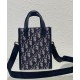 Replica Mini borsa tote Christian Dior Safari Nord-Sud Jacquard Dior Oblique blu scuro Replica Mini borsa tote Christian Dior Safari Nord-Sud Jacquard Dior Oblique blu scuro