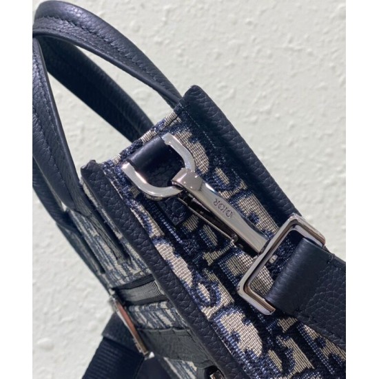 Replica Mini borsa tote Christian Dior Safari Nord-Sud Jacquard Dior Oblique blu scuro Replica Mini borsa tote Christian Dior Safari Nord-Sud Jacquard Dior Oblique blu scuro