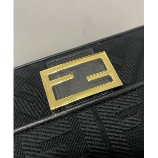 Replica Borsa baguette media Fendi con motivo FF in rilievo 8BR600 nera Replica Borsa baguette media Fendi con motivo FF in rilievo 8BR600 nera