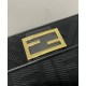 Replica Borsa baguette media Fendi con motivo FF in rilievo 8BR600 nera Replica Borsa baguette media Fendi con motivo FF in rilievo 8BR600 nera