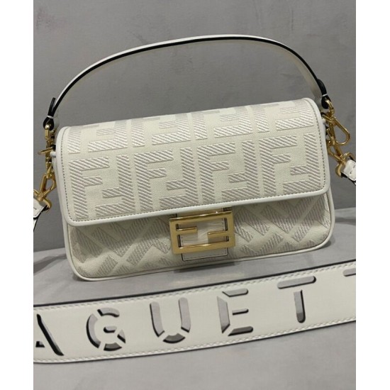 Replica Borsa Baguette media Fendi con motivo FF in rilievo 8BR600 Crema Replica Borsa Baguette media Fendi con motivo FF in rilievo 8BR600 Crema