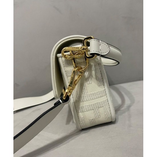 Replica Borsa Baguette media Fendi con motivo FF in rilievo 8BR600 Crema Replica Borsa Baguette media Fendi con motivo FF in rilievo 8BR600 Crema