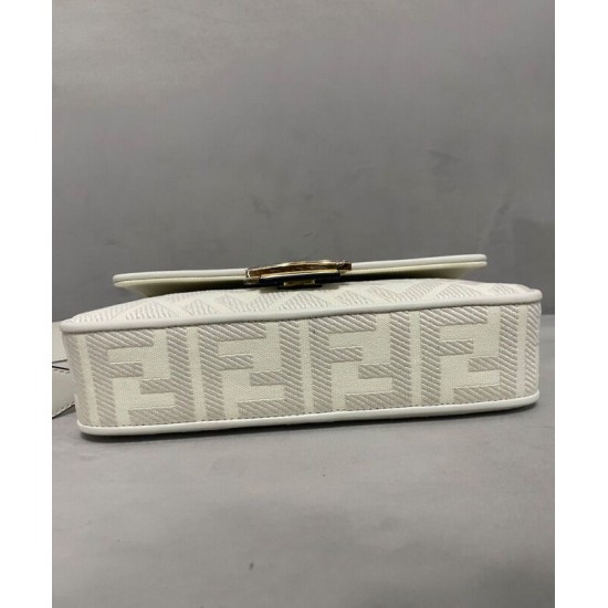Replica Borsa Baguette media Fendi con motivo FF in rilievo 8BR600 Crema Replica Borsa Baguette media Fendi con motivo FF in rilievo 8BR600 Crema