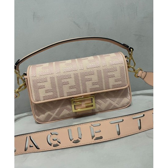 Replica Borsa Baguette media Fendi con motivo FF in rilievo 8BR600 Rosa Replica Borsa Baguette media Fendi con motivo FF in rilievo 8BR600 Rosa