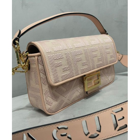 Replica Borsa Baguette media Fendi con motivo FF in rilievo 8BR600 Rosa Replica Borsa Baguette media Fendi con motivo FF in rilievo 8BR600 Rosa