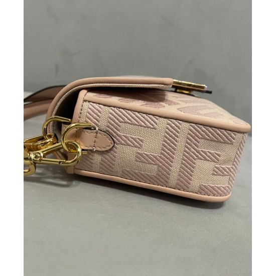 Replica Borsa Baguette media Fendi con motivo FF in rilievo 8BR600 Rosa Replica Borsa Baguette media Fendi con motivo FF in rilievo 8BR600 Rosa