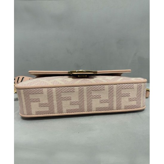 Replica Borsa Baguette media Fendi con motivo FF in rilievo 8BR600 Rosa Replica Borsa Baguette media Fendi con motivo FF in rilievo 8BR600 Rosa