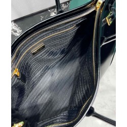 Prada Borsa a mano grande pragmatica e raffinata 1BA433 Nera