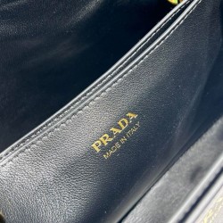 Borsa tote piccola Prada con cintura 1BA418 nera