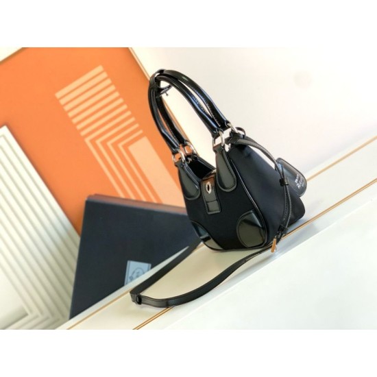 Replica Borsa Prada Moon Bag Imbottita In Nappa Nera