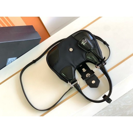 Replica Borsa Prada Moon Bag Imbottita In Nappa Nera