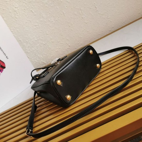 Replica Borsa Prada Mini Galleria Saffiano Nera Replica Borsa Prada Mini Galleria Saffiano Nera