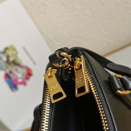 Replica Borsa Prada Mini Galleria Saffiano Nera Replica Borsa Prada Mini Galleria Saffiano Nera