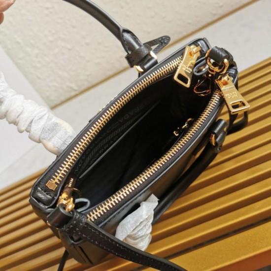 Replica Borsa Prada Mini Galleria Saffiano Nera Replica Borsa Prada Mini Galleria Saffiano Nera
