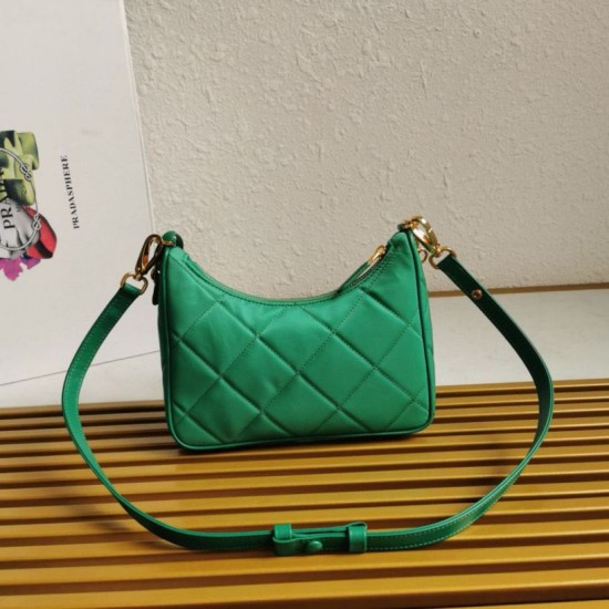 Replica Prada Riedizione 1995 Mini Borsa Chaine Re-Nylon Verde Replica Prada Riedizione 1995 Mini Borsa Chaine Re-Nylon Verde