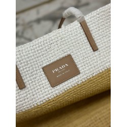 Prada Borsa tote grande Prada all'uncinetto in filato effetto rafia Beige/Bianco
