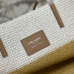 Prada Borsa tote grande Prada all'uncinetto in filato effetto rafia Beige/Bianco Prada Borsa tote grande Prada all'uncinetto in filato effetto rafia Beige/Bianco