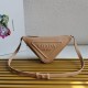 Replica Borsa a tracolla triangolare Prada Beige Replica Borsa a tracolla triangolare Prada Beige