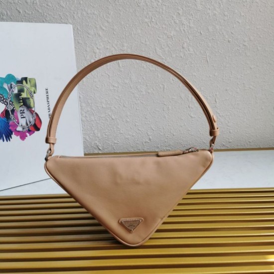 Replica Borsa a tracolla triangolare Prada Beige Replica Borsa a tracolla triangolare Prada Beige