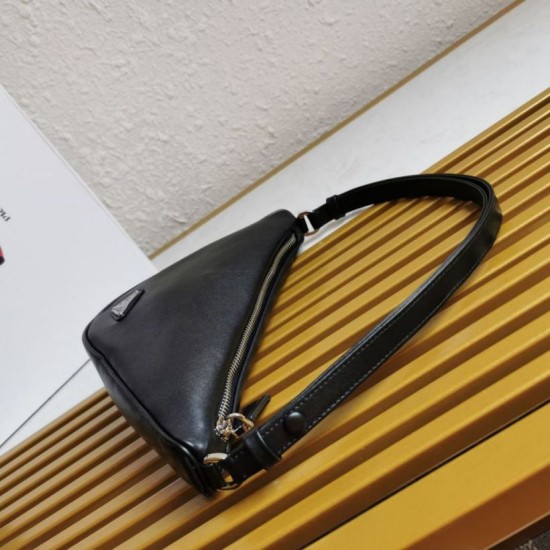 Replica Borsa a tracolla triangolare Prada Nera Replica Borsa a tracolla triangolare Prada Nera