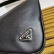 Replica Borsa a tracolla triangolare Prada Nera Replica Borsa a tracolla triangolare Prada Nera
