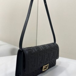 Portafoglio baguette Fendi con catena Borsa Fendi nera Portafoglio baguette Fendi con catena Borsa Fendi nera