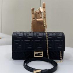 Portafoglio baguette Fendi con catena Borsa Fendi nera