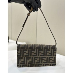 Portafoglio baguette Fendi su catena Borsa Fendi ricamo FF Marrone