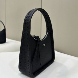 Fendi Mini Fendessence hobo Selleria Fendi Borsa con 264 impunture cucite a mano Nera