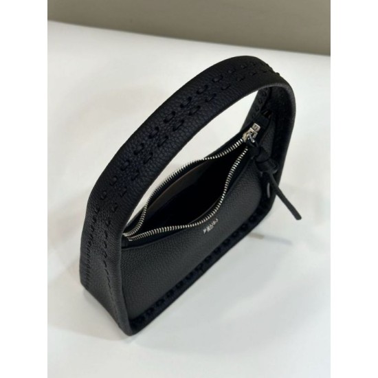 Replica Fendi Mini Fendessence hobo Selleria Fendi Borsa con 264 impunture cucite a mano Nera Replica Fendi Mini Fendessence hobo Selleria Fendi Borsa con 264 impunture cucite a mano Nera