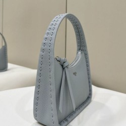 Fendi Mini Fendessence hobo Selleria Fendi Borsa con 264 impunture cucite a mano Blu