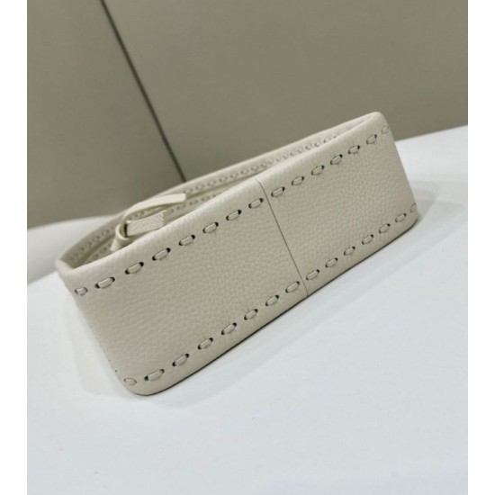 Replica Fendi Mini Fendessence hobo Selleria Fendi Borsa con 264 impunture cucite a mano Bianca Replica Fendi Mini Fendessence hobo Selleria Fendi Borsa con 264 impunture cucite a mano Bianca
