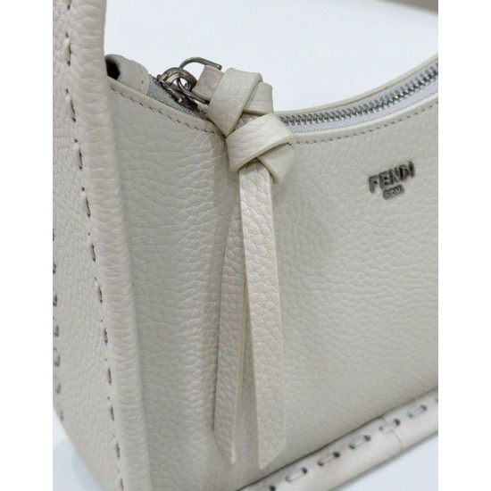 Replica Fendi Mini Fendessence hobo Selleria Fendi Borsa con 264 impunture cucite a mano Bianca Replica Fendi Mini Fendessence hobo Selleria Fendi Borsa con 264 impunture cucite a mano Bianca