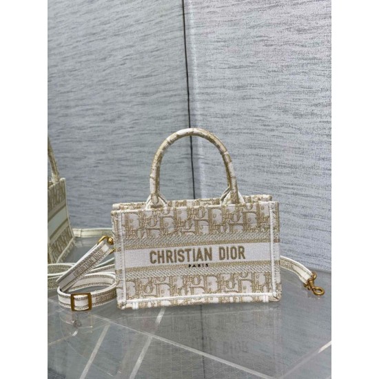 Replica Borsa Dior Mini Book Tote con tracolla Borsa Dior Ricamo Dior Oblique color oro Replica Borsa Dior Mini Book Tote con tracolla Borsa Dior Ricamo Dior Oblique color oro