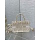 Replica Borsa Dior Mini Book Tote con tracolla Borsa Dior Ricamo Dior Oblique color oro Replica Borsa Dior Mini Book Tote con tracolla Borsa Dior Ricamo Dior Oblique color oro