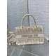 Replica Borsa Dior Mini Book Tote con tracolla Borsa Dior Ricamo Dior Oblique color oro Replica Borsa Dior Mini Book Tote con tracolla Borsa Dior Ricamo Dior Oblique color oro