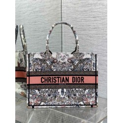 Dior Medium Book Tote Borsa Dior Farfalla intorno al mondo ricamato Dior Medium Book Tote Borsa Dior Farfalla intorno al mondo ricamato