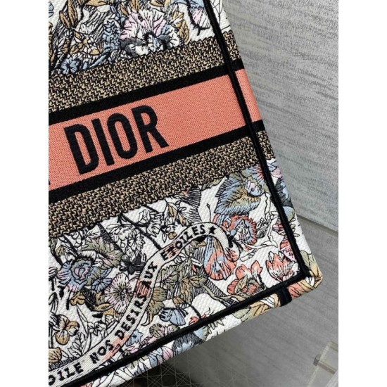 Replica Dior Medium Book Tote Borsa Dior Farfalla intorno al mondo ricamato Replica Dior Medium Book Tote Borsa Dior Farfalla intorno al mondo ricamato