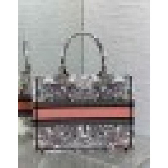 Replica Dior Medium Book Tote Borsa Dior Farfalla intorno al mondo ricamato Replica Dior Medium Book Tote Borsa Dior Farfalla intorno al mondo ricamato