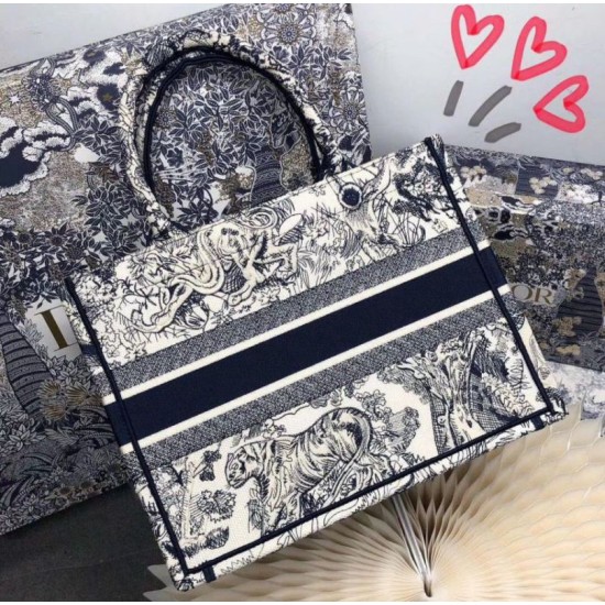 Replica Borsa tote Dior piccola a libro Toile De Jouy con motivo tela blu Replica Borsa tote Dior piccola a libro Toile De Jouy con motivo tela blu