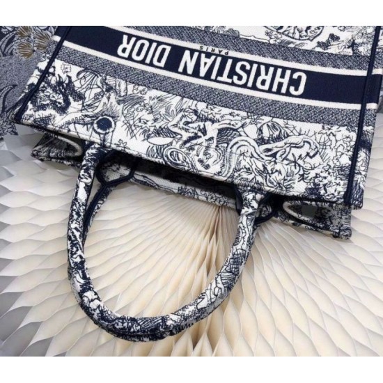 Replica Borsa tote Dior piccola a libro Toile De Jouy con motivo tela blu Replica Borsa tote Dior piccola a libro Toile De Jouy con motivo tela blu