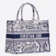 Replica Borsa tote Dior piccola a libro Toile De Jouy con motivo tela blu Replica Borsa tote Dior piccola a libro Toile De Jouy con motivo tela blu