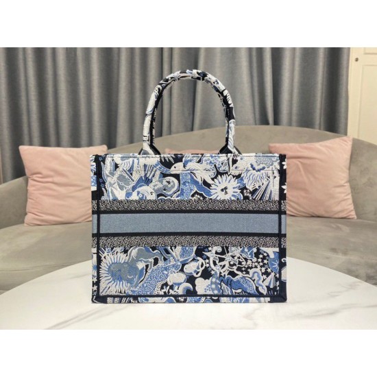 Replica Borsa Dior Media Book Tote Zodiac Fantastico Ricamo Blu Replica Borsa Dior Media Book Tote Zodiac Fantastico Ricamo Blu