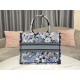 Replica Borsa Dior Media Book Tote Zodiac Fantastico Ricamo Blu Replica Borsa Dior Media Book Tote Zodiac Fantastico Ricamo Blu