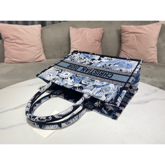 Replica Borsa Dior Media Book Tote Zodiac Fantastico Ricamo Blu Replica Borsa Dior Media Book Tote Zodiac Fantastico Ricamo Blu