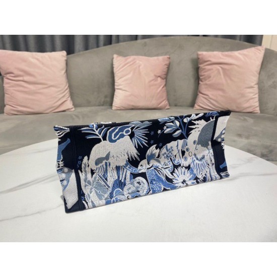 Replica Borsa Dior Media Book Tote Zodiac Fantastico Ricamo Blu Replica Borsa Dior Media Book Tote Zodiac Fantastico Ricamo Blu