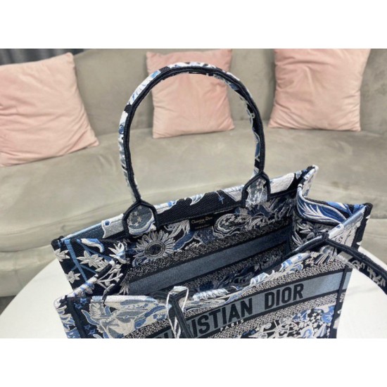 Replica Borsa Dior Media Book Tote Zodiac Fantastico Ricamo Blu Replica Borsa Dior Media Book Tote Zodiac Fantastico Ricamo Blu